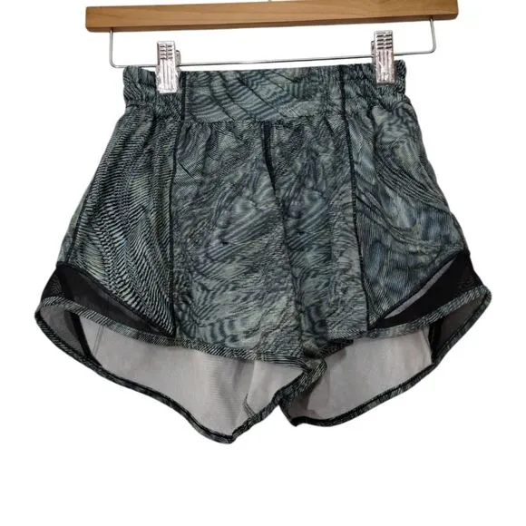 Lululemon Hotty Hot Low-Rise Lined Short Size 2 Tall Dimensional Icing‎ Blue