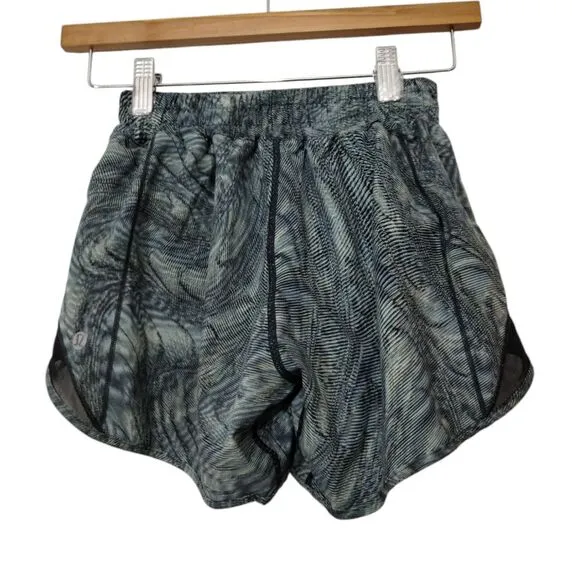 Lululemon Hotty Hot Low-Rise Lined Short Size 2 Tall Dimensional Icing‎ Blue