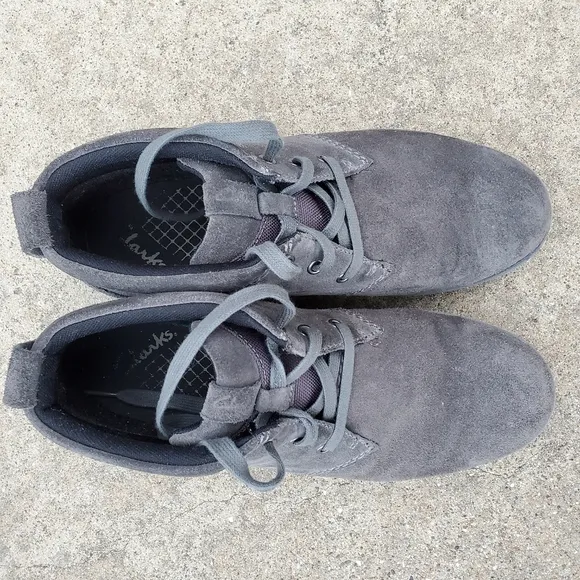 Men Clarks Boots sz 10