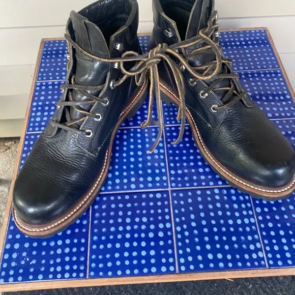 Men Frye boots size9.5 pristine condition