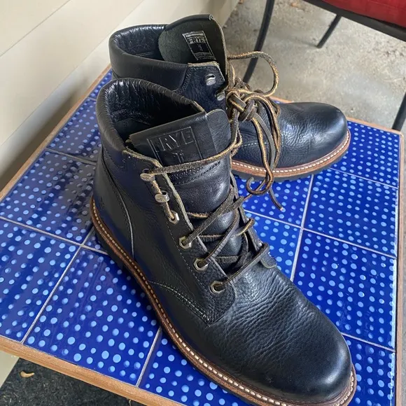 Men Frye boots size9.5 pristine condition
