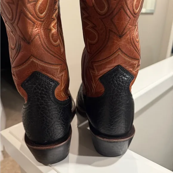 Men’s Ariat western cowboy boots great shape