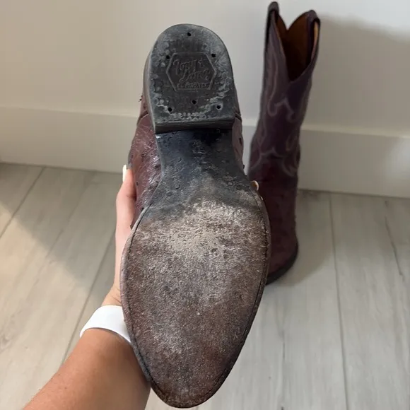 Men’s burgundy brown full quill ostrich Tony lama boots. Lightly worn. Size 8D
