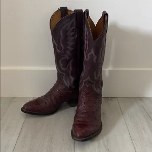 Men’s burgundy brown full quill ostrich Tony lama boots. Lightly worn. Size 8D