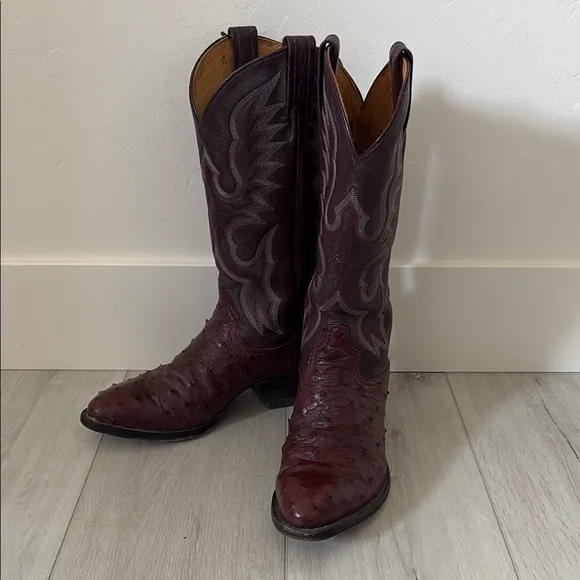 Men’s burgundy brown full quill ostrich Tony lama boots. Lightly worn. Size 8D