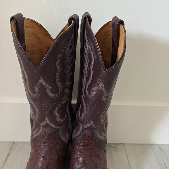Men’s burgundy brown full quill ostrich Tony lama boots. Lightly worn. Size 8D