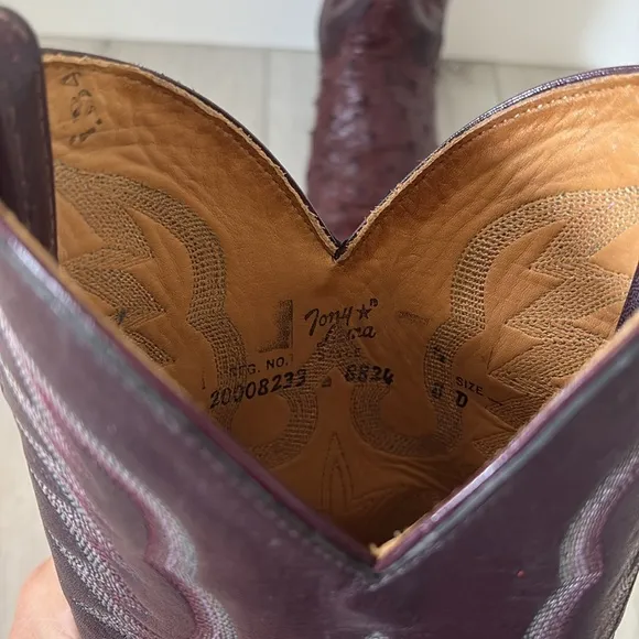 Men’s burgundy brown full quill ostrich Tony lama boots. Lightly worn. Size 8D