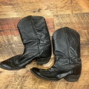 Men’s cowboy boots. Very good condition!