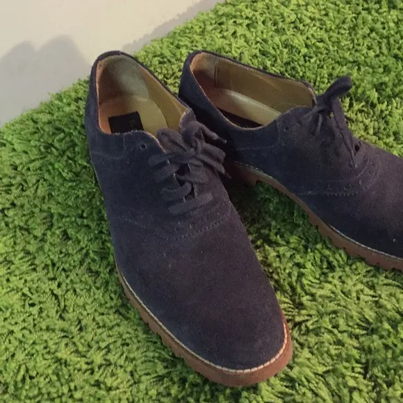 Men’s dark grey boots