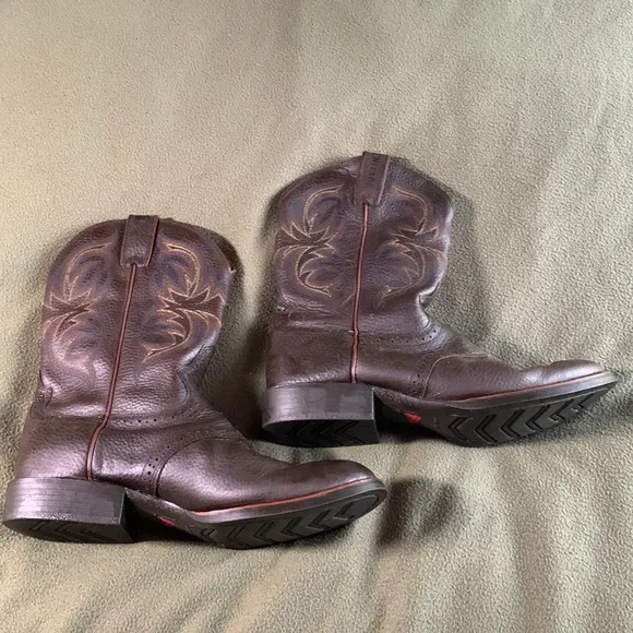 Men’s Justin Cowboy Boots.  Brown with embroidery. Style 7200. XJ1303. Size 11D
