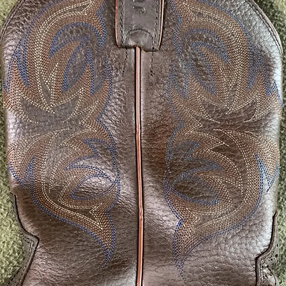 Men’s Justin Cowboy Boots.  Brown with embroidery. Style 7200. XJ1303. Size 11D