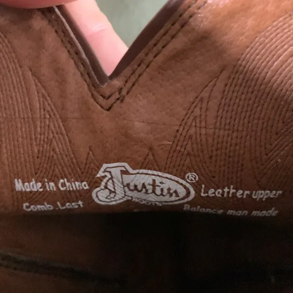 Men’s Justin Cowboy Boots.  Brown with embroidery. Style 7200. XJ1303. Size 11D