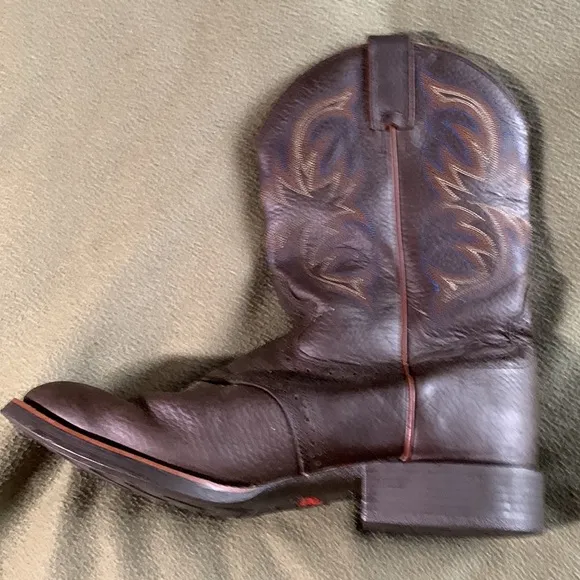 Men’s Justin Cowboy Boots.  Brown with embroidery. Style 7200. XJ1303. Size 11D