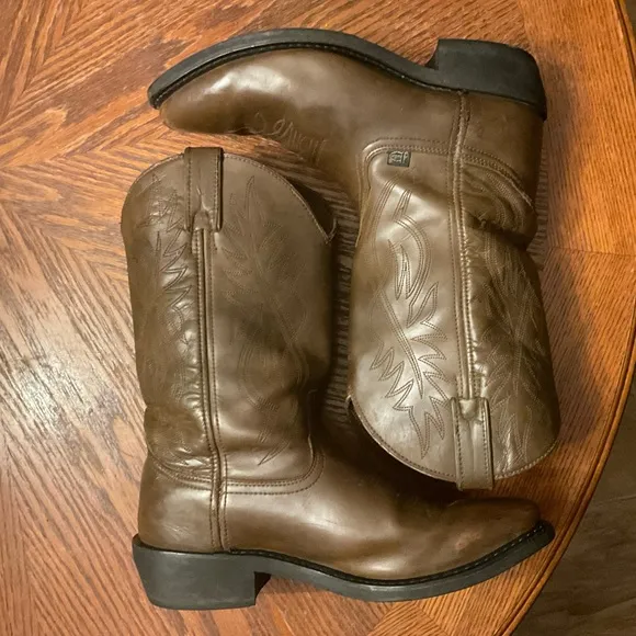 Men’s Justin Quality Western Style Brown Genuine Leather Boots!