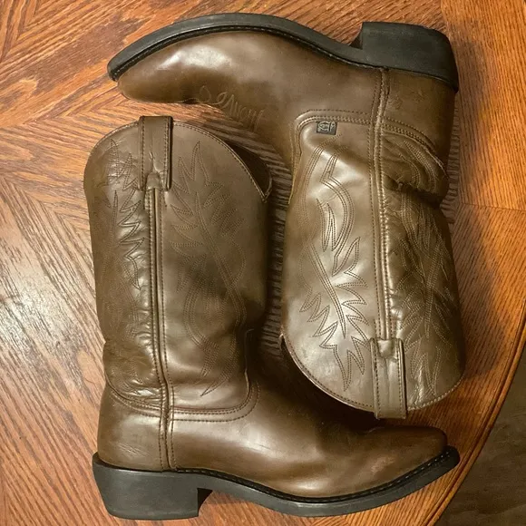 Men’s Justin Quality Western Style Brown Genuine Leather Boots!