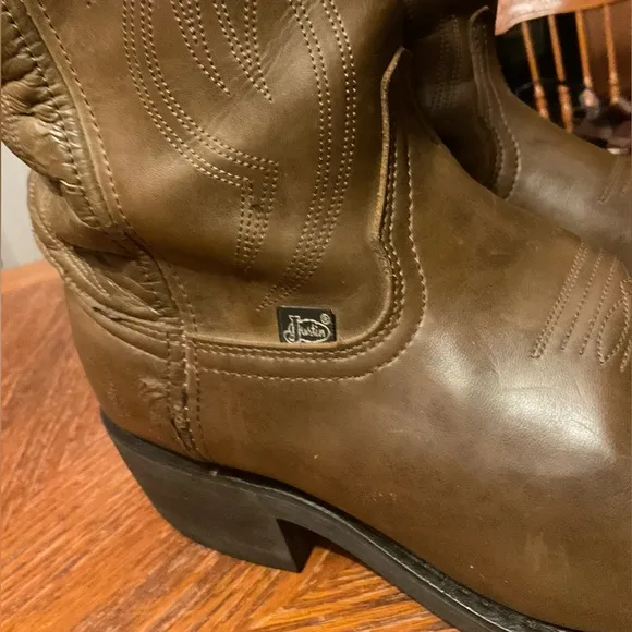 Men’s Justin Quality Western Style Brown Genuine Leather Boots!