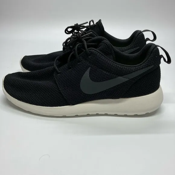 Men’s Nike Rose Run Black training shoes Sz 8.5