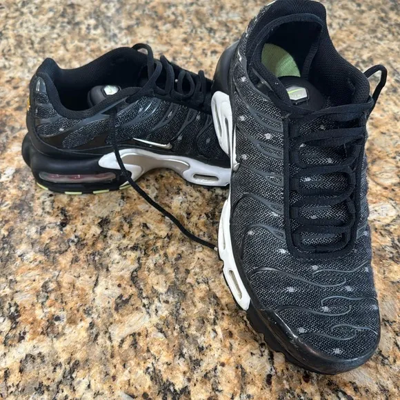 Men’s Nike Tn air. Like new. Worn once.