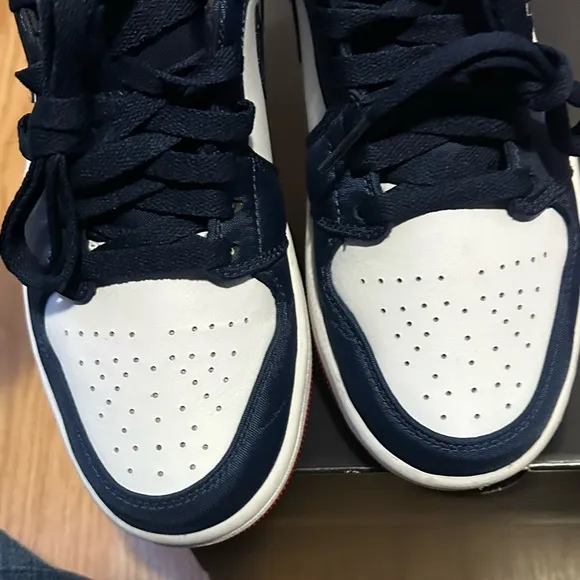 Men’s Sz. 7 Nike Air Jordan 1 Mid