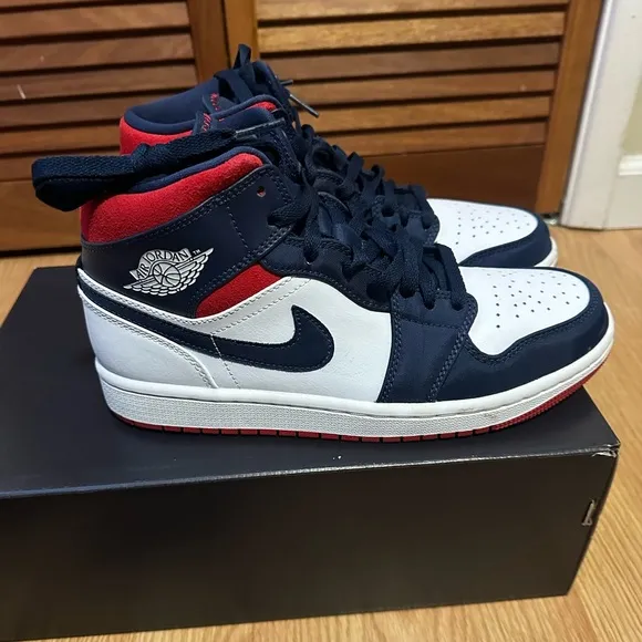 Men’s Sz. 7 Nike Air Jordan 1 Mid