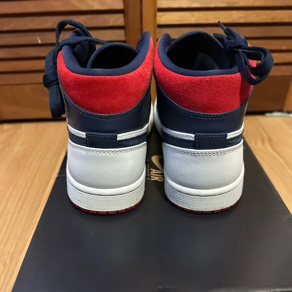 Men’s Sz. 7 Nike Air Jordan 1 Mid