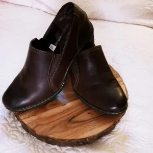 Merona Women's Block Heel Loafer in Distressed Brown Leather. - Size 9.5