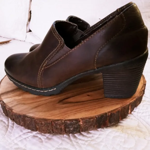 Merona Women's Block Heel Loafer in Distressed Brown Leather. - Size 9.5