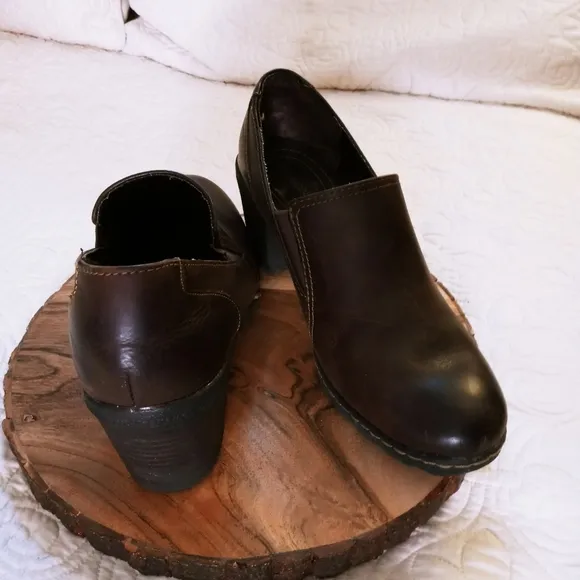 Merona Women's Block Heel Loafer in Distressed Brown Leather. - Size 9.5