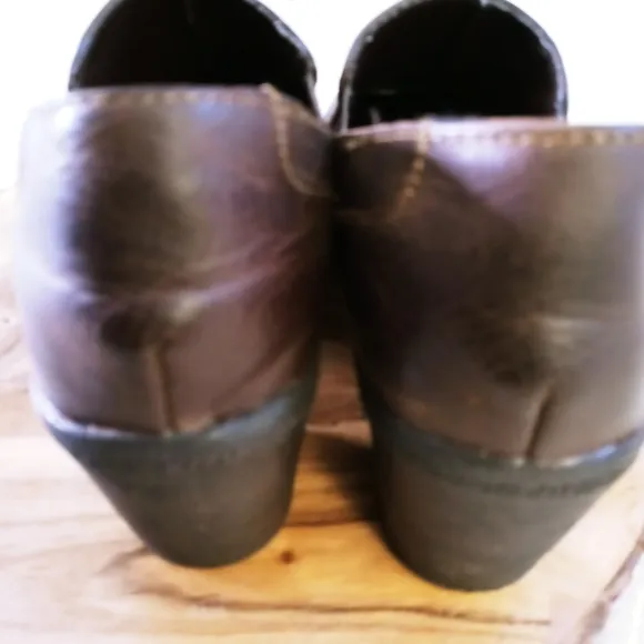 Merona Women's Block Heel Loafer in Distressed Brown Leather. - Size 9.5