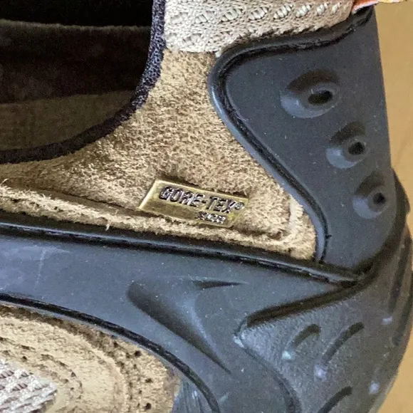 MERRELL CONTINUUM VIBRAM GORE-TEX SHOES
