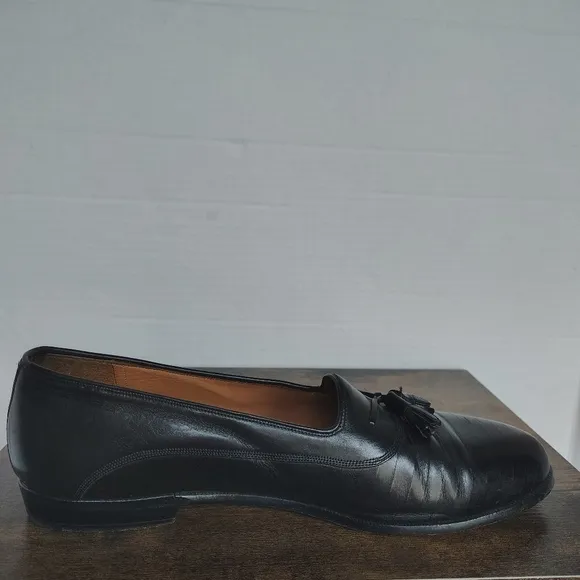 Mezlan Leather Tasseled Slip On Loafer Size 11 Academia Classic Black