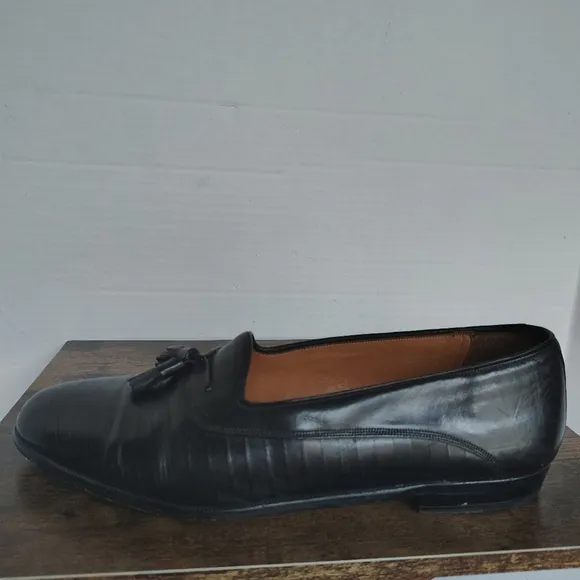 Mezlan Leather Tasseled Slip On Loafer Size 11 Academia Classic Black