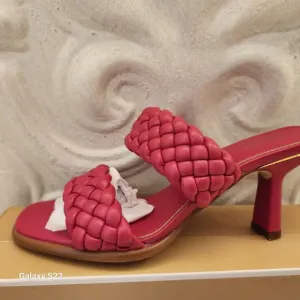 Michael Kors &quot;Amelia&quot; Rubin Red Heeled sandals. NIB. Size 7