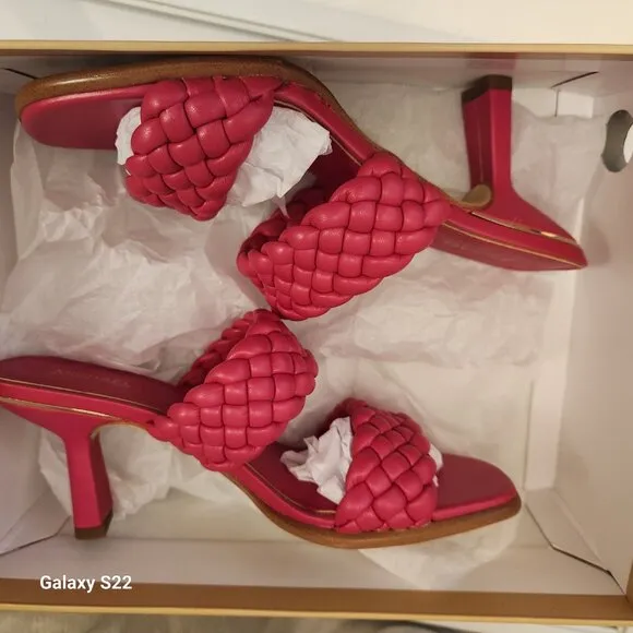 Michael Kors &quot;Amelia&quot; Rubin Red Heeled sandals. NIB. Size 7