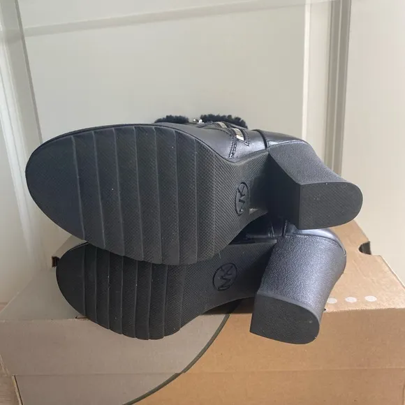 Michael Kors Boots Women - SZ 6