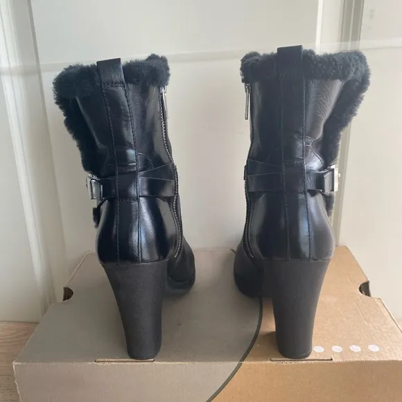 Michael Kors Boots Women - SZ 6