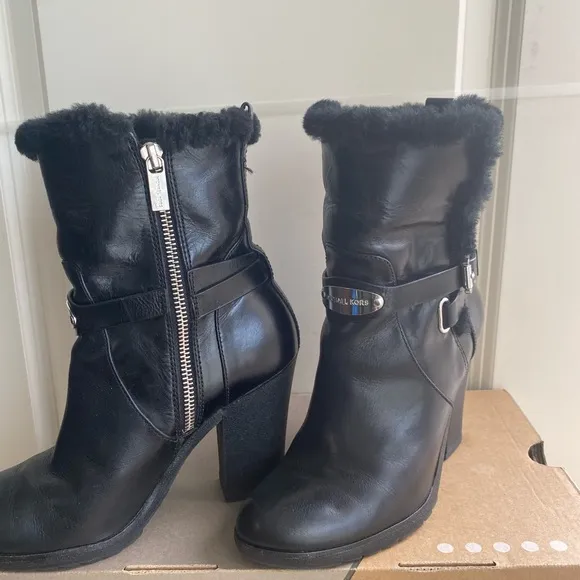 Michael Kors Boots Women - SZ 6