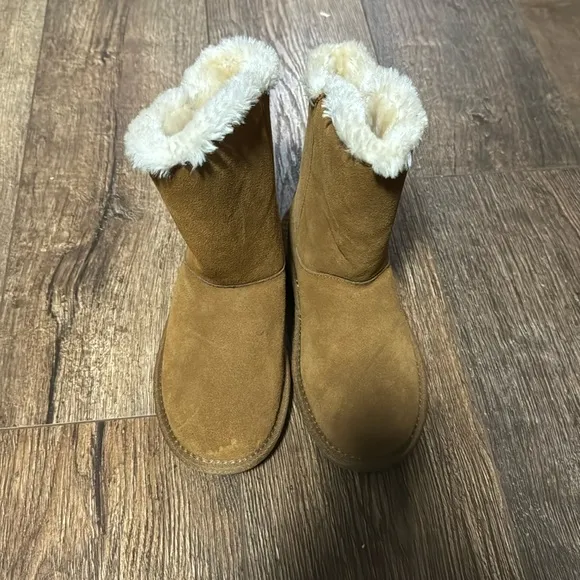 Minnetonka boots