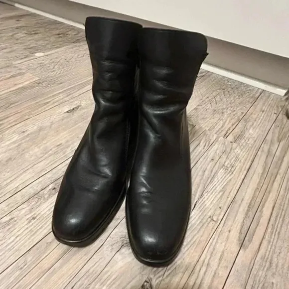 Munro woman’s boots