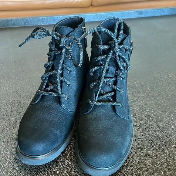 Munro Women’s Bradley II Boots Black size 6M