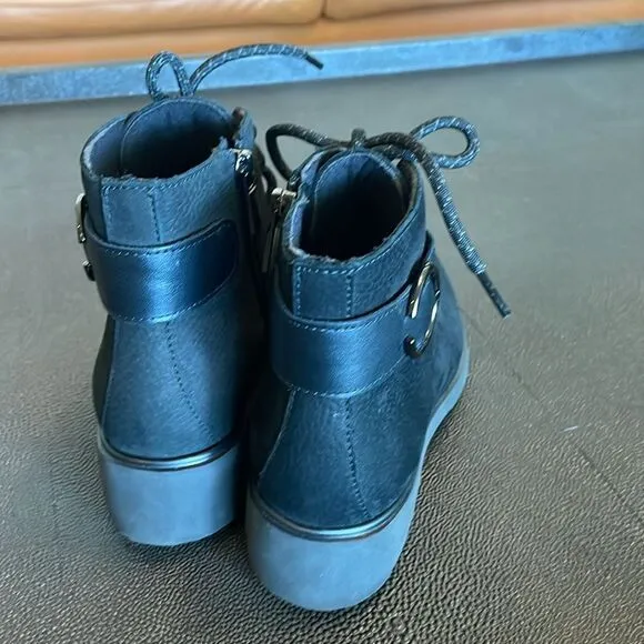 Munro Women’s Bradley II Boots Black size 6M