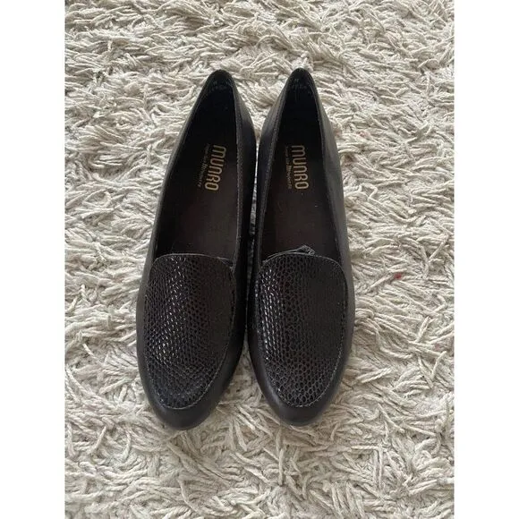 Munro Slip On Shoes Loafers 9 M Brown Leather Embossed Low Heel