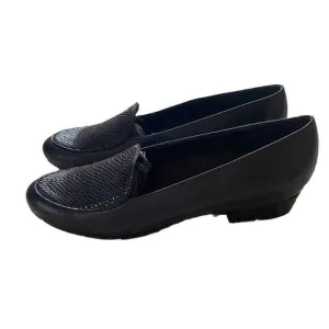 Munro Slip On Shoes Loafers 9 M Brown Leather Embossed Low Heel