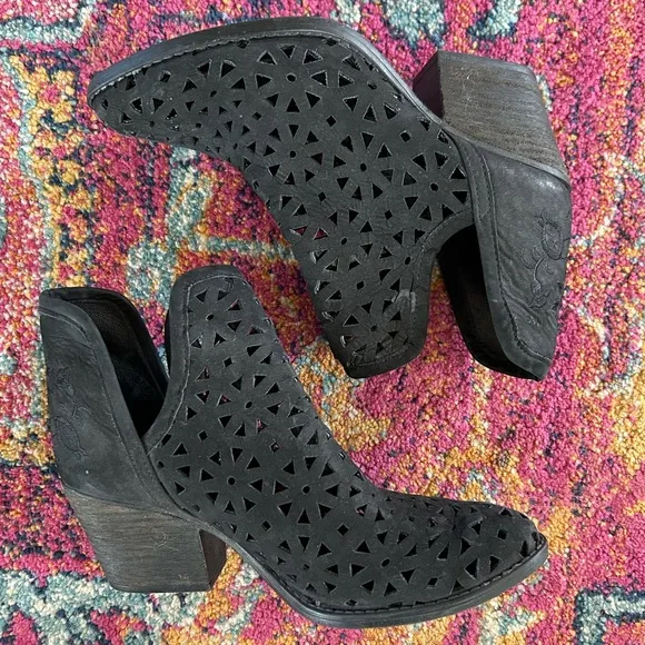 Musse &amp; Cloud | Women's black perforated cut out Athena ankle boots, size 8