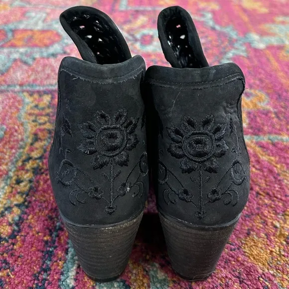 Musse &amp; Cloud | Women's black perforated cut out Athena ankle boots, size 8