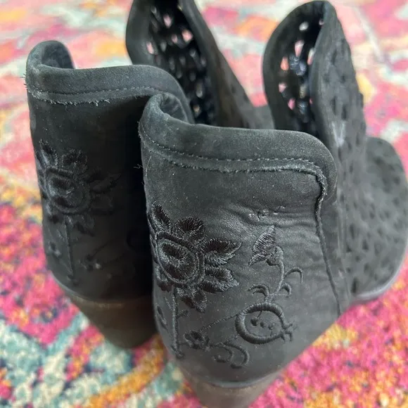 Musse &amp; Cloud | Women's black perforated cut out Athena ankle boots, size 8