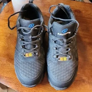 Nautilus men's steel toe shoes Size 10.5