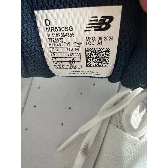 New Balance 530 Sneakers women's White distressed size 9