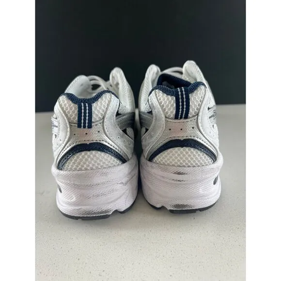 New Balance 530 Sneakers women's White distressed size 9