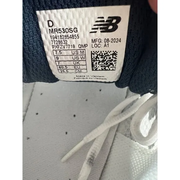 New Balance 530 Sneakers women's White distressed size 9